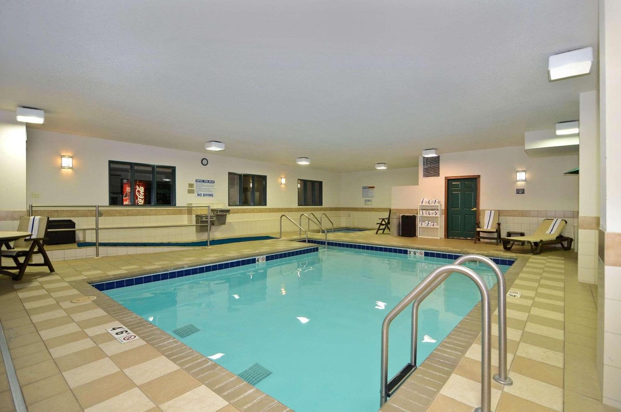 Country Inn & Suites By Radisson, Stevens Point, Wi מראה חיצוני תמונה