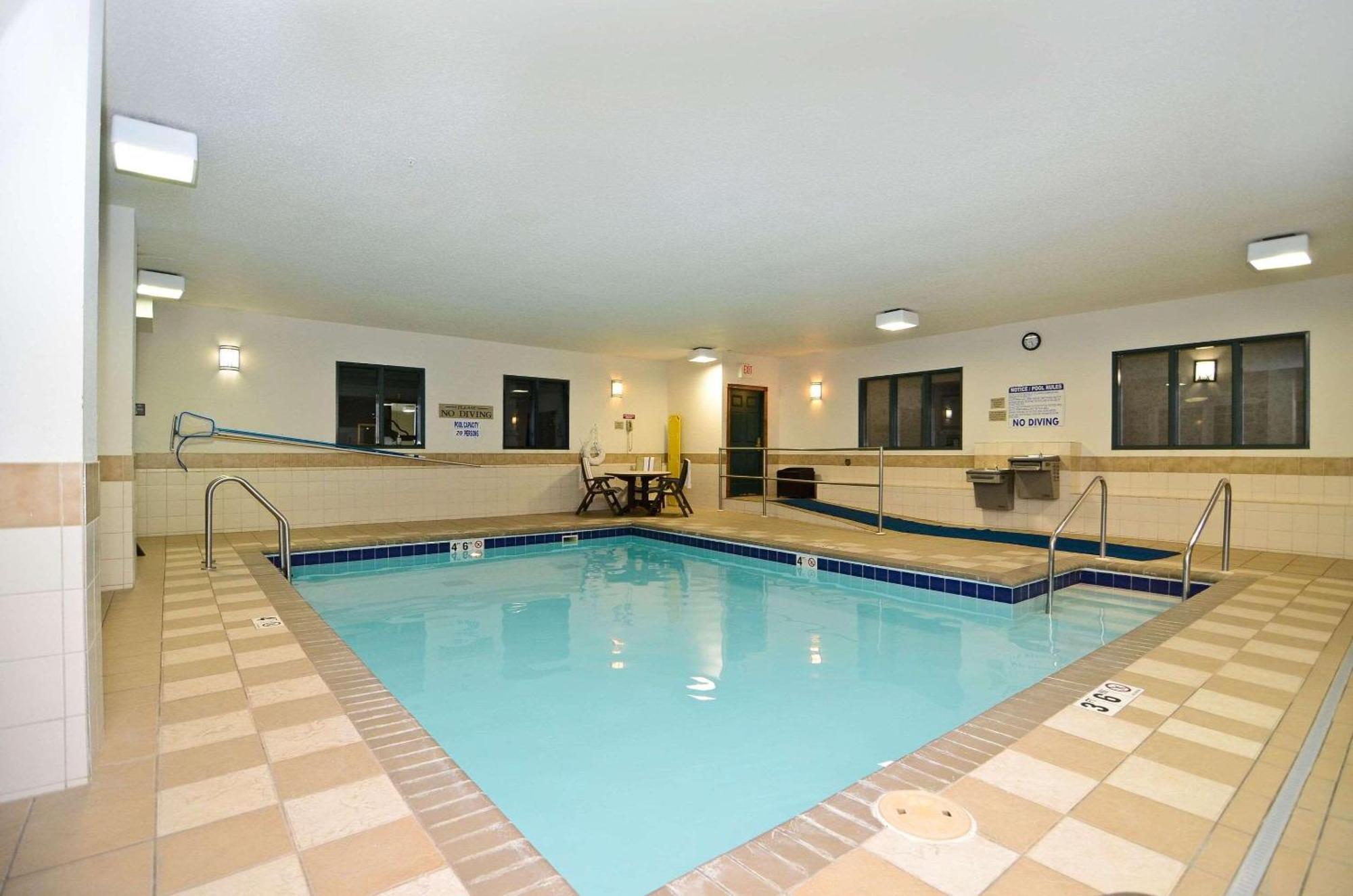 Country Inn & Suites By Radisson, Stevens Point, Wi מראה חיצוני תמונה